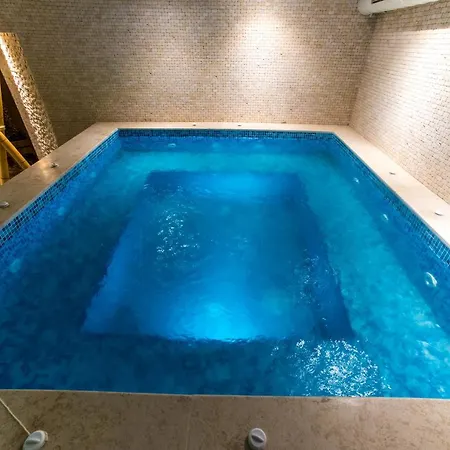 호텔 семеен аризона 파벨 반야