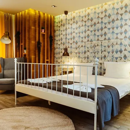 семеен аризона 2* 파벨 반야