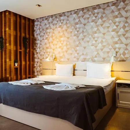 семеен аризона 파벨 반야