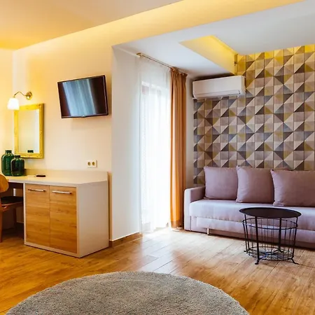 семеен аризона 파벨 반야