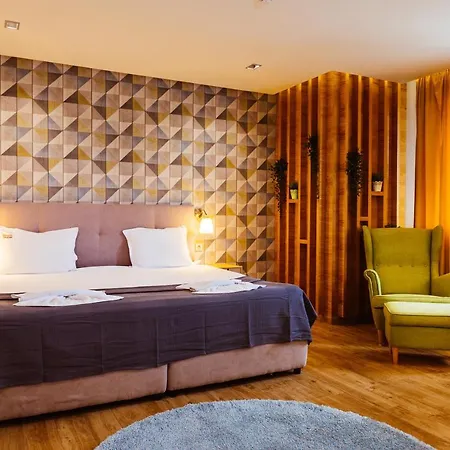 семеен аризона 호텔 파벨 반야