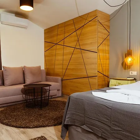 семеен аризона 호텔 파벨 반야